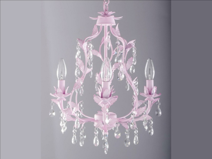 luminaire rose poudree, deco rose poudré, luminaire en vieux rose avec des ampoules en verre transparent, style de déco baroque acidulée