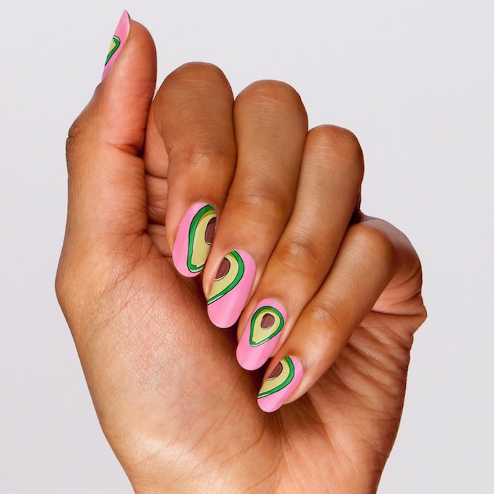 Modele ongle gel rose et vert pour dessin d'avocat, idée manucure, modele ongle nail art en gel, exemple deco ongles