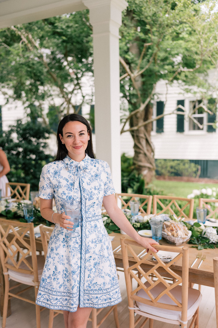 Vintage chic robe invité mariage champetre chic robe blanc et bleu fleurie femme bien habillée style 2018 tendance 