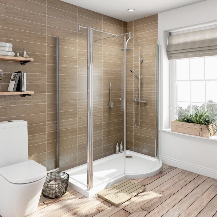 salle de bain tendance aux murs en carrelage neutre avec plancher à design bois clair et équipement en blanc