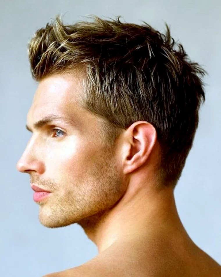 coupe homme court classique cheveux blonds