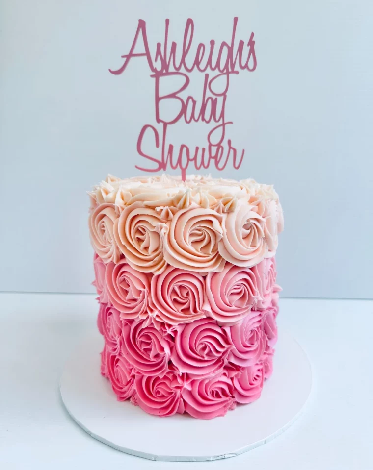 deco gateau baby shower rose ombre creme lettres roses