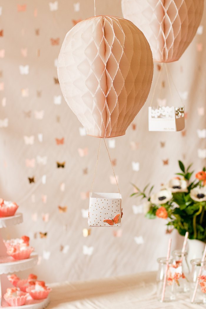 Quelle decoration anniversaire 18 ans idée bricolage maison idee pour les filles ballon rose mignonne décoration papillons guirlande 