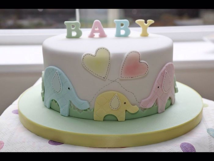 Gâteau surprise d'annonce de grossesse comment annoncer que c'est une fille éléphant thème maman papa et bebe éléphant 