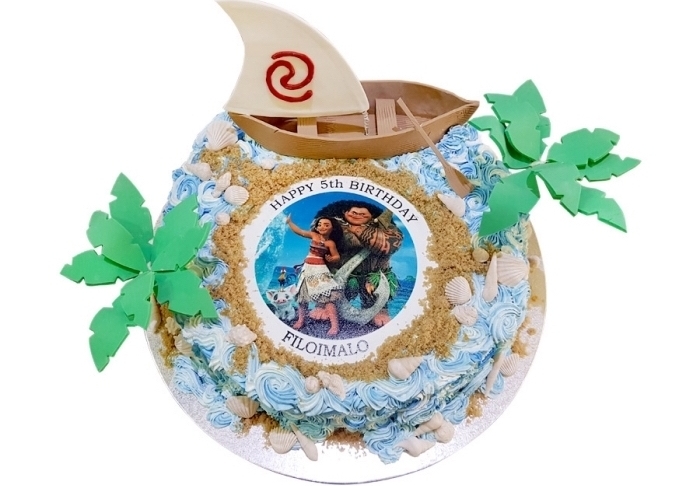 faire une surprise pour anniversaire d'enfant sur le thème de Disney avec un gâteau fait maison à design Vaiana et Maui
