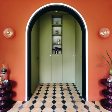 idees pour decorer une porte a l interieur mur en orange et vert