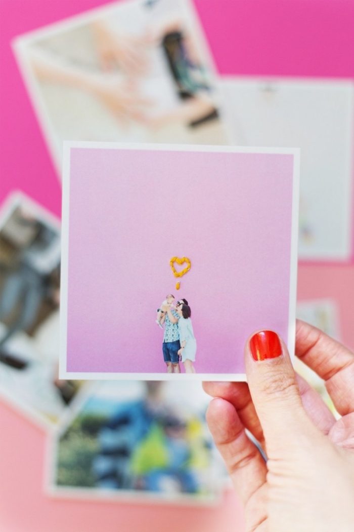 idée que faire avec ses photos instagram, projet diy facile pour ado, exemple photo avec petit coeur brodé en fil jaune