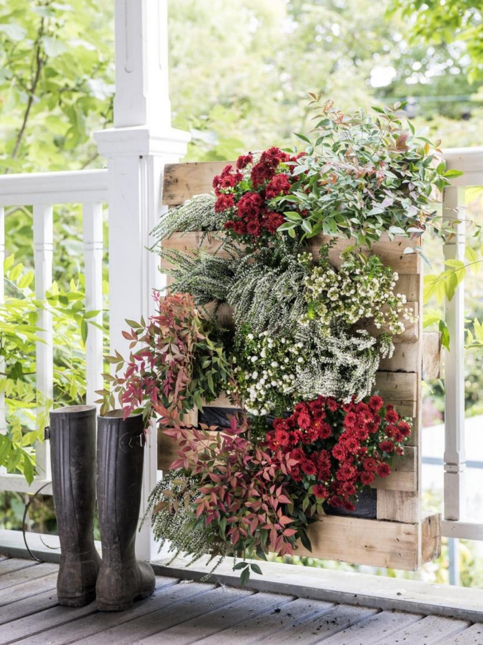 tuto facile pour réaliser un mur vegetal en palette pour décorer le jardin, le balcon ou la véranda, bricolage facile pour réaliser une jolie décoration de jardin avec un petit budget