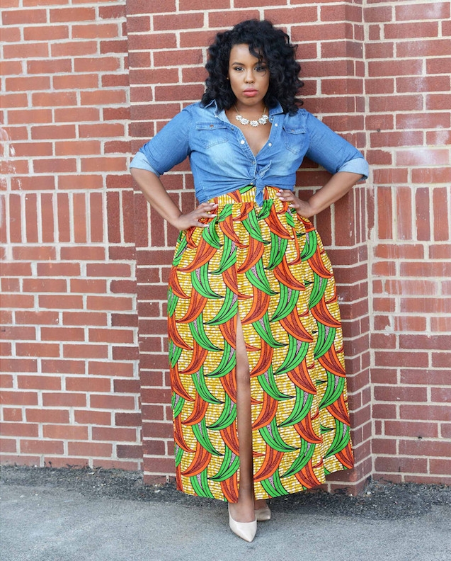 jupe motif ethnique africain fendue large avec chemise jean denim delavé