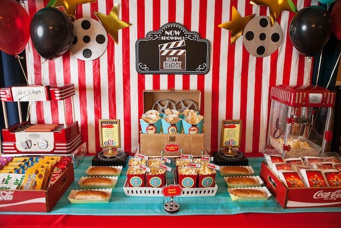 la-soirée-cinéma-activité-soirée-film-table-décoré-de-snacks-activité-evjf-activité-enterrement-de-vie-de-jeune-fille-animation-evjf-idées-originales Enterrement de vie de jeune fille original idée pour enterrement de vie de jeune fille film nuit