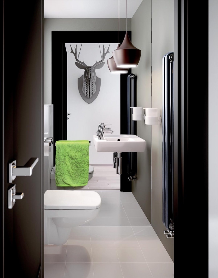 exemple design intérieur moderne dans une petite salle de bain aux murs gris clair avec carrelage plancher blanc