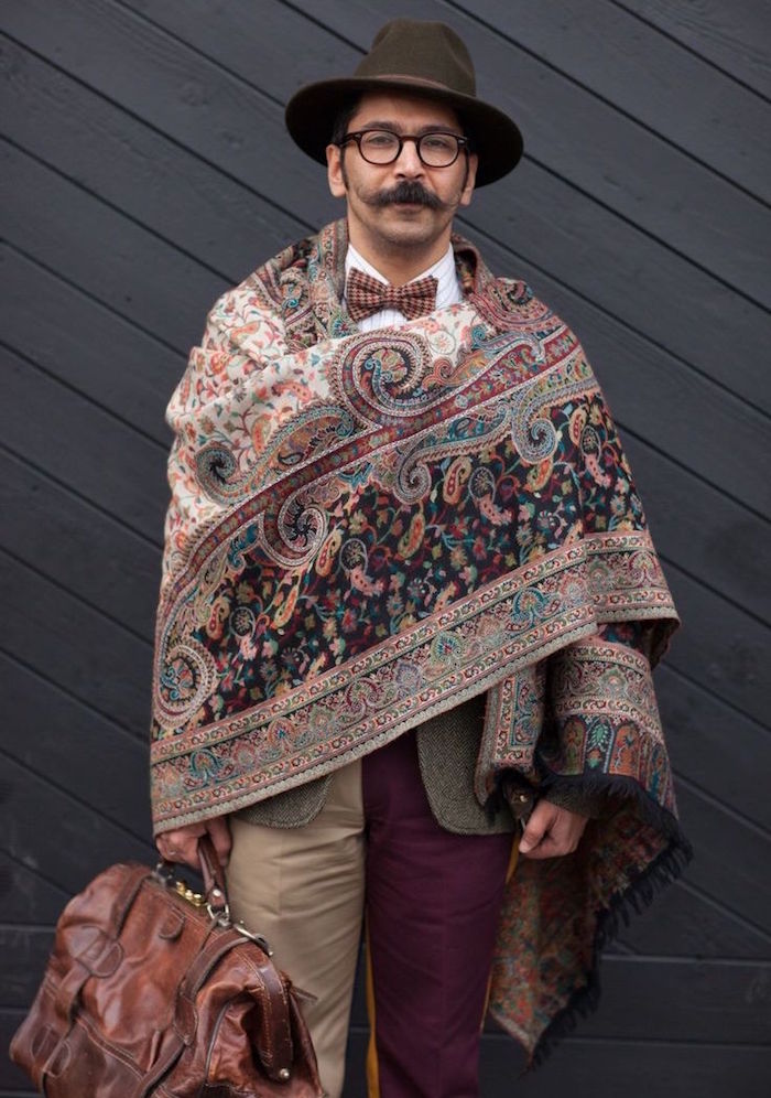 tenue dandy vintage style années 20 avec costume bicolore et moustache et plaid brodé main