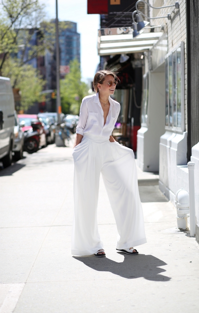look total blanc pour femme en pantalon fluide avec sandales plates, exemple de tailleur pantalon femme en blanc
