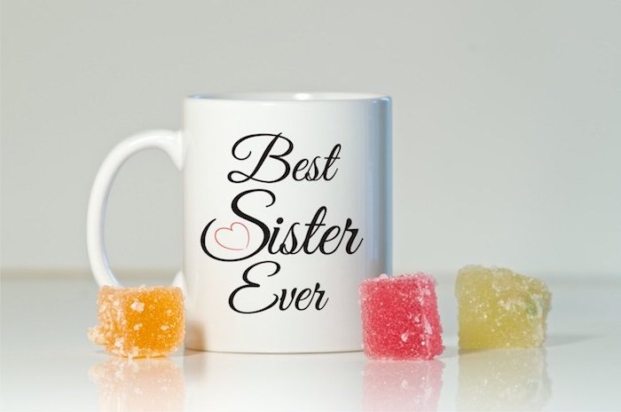 mug personnalisé de texte meilleure soeur au monde, fabriquer un cadeau pour sa soeur de coeur