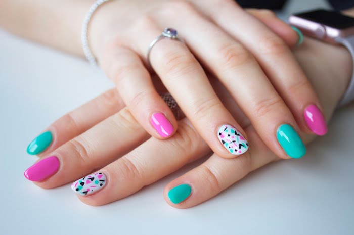 Choette idée modele ongle nail art, deco ongle gel, photo ongle art, manucure photo belle en rose et vert