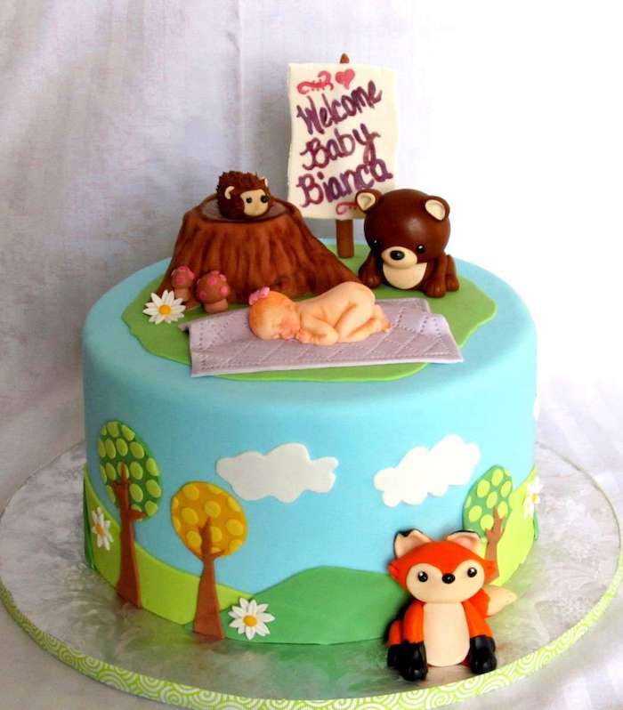 Renard et bébé à la fôret, gâteau en pâte à sucre, adorable idée gâteau baby shower 