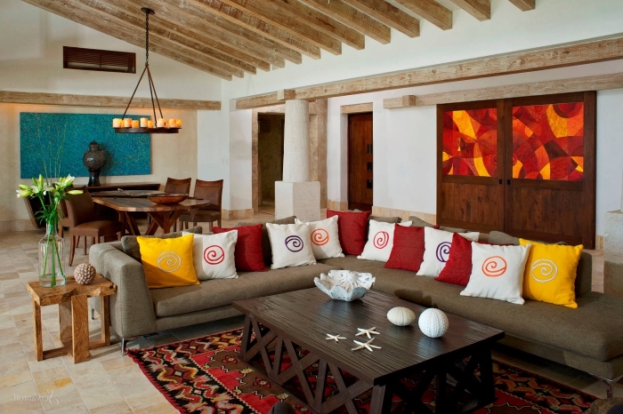 idée comment aménager un salon chaleureux ouvert sur la salle à manger aux murs blanc eet bois avec large canapé d'angle