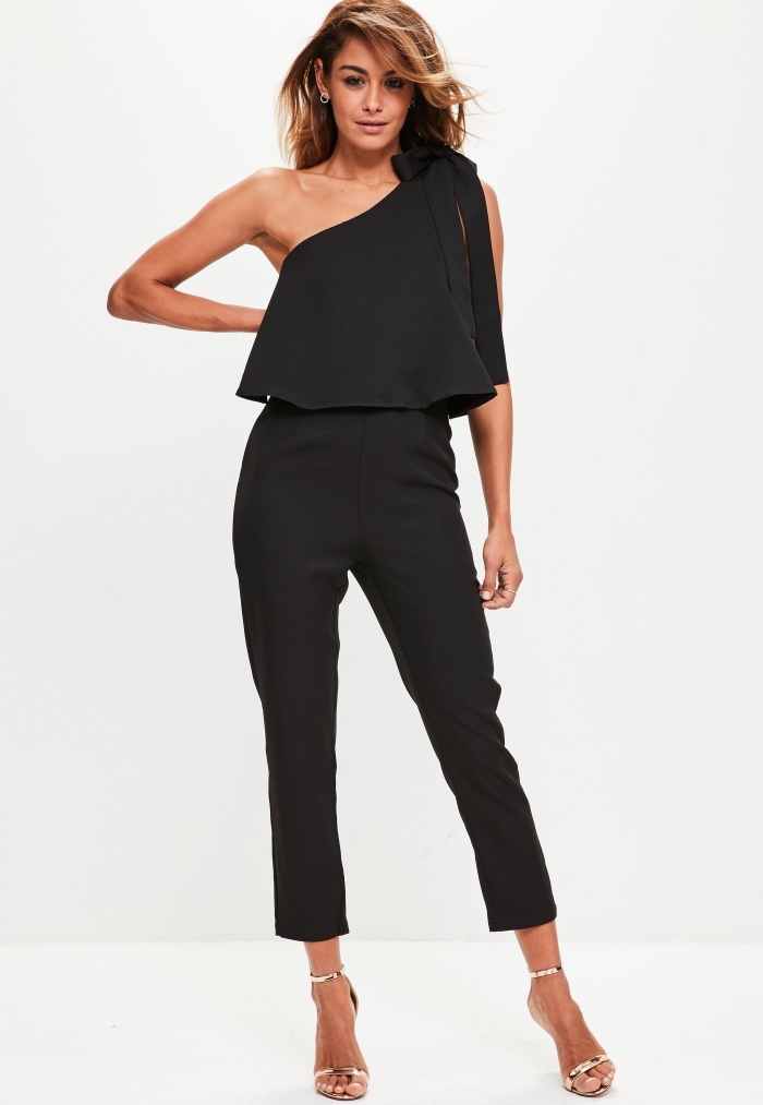 combinaison pantalon femme habillée chic de couleur noir à décolleté double et col asymétrique de longueur cheville