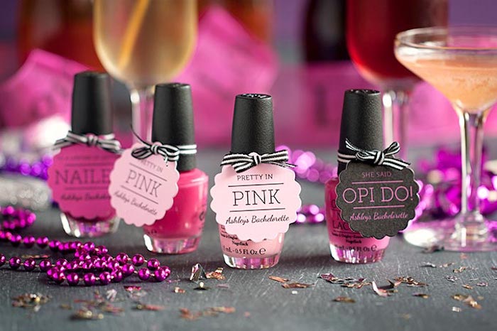 soirée-pijama-et-nail-art-evjf-original-idée-enterrement-de-vie-de-jeune-fille-activite-evjf-à-choisir-idee-peindre-ses-ongles-art Jeux evjf qui va faire le meilleur manucure idée enterrement de vie de jeune fille soiree evjf idee activité original