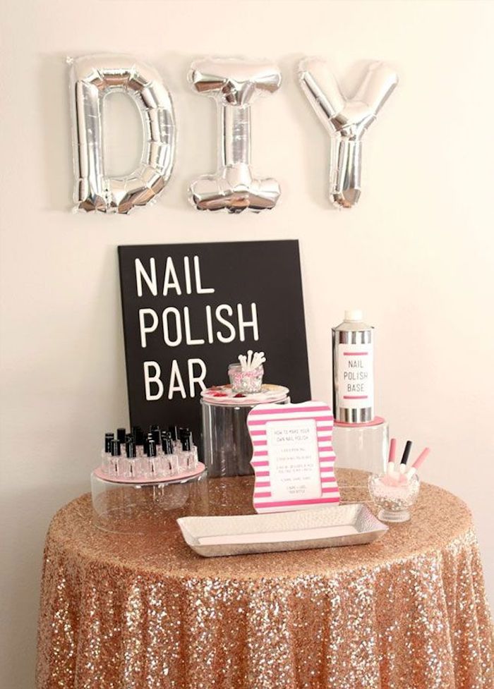 soirée-vernis-d-ongles-enterrement-de-vie-de-jeune-fille-original-idée-evjf-tenue-evjf-chic-et-romantique-idée-bar-de-manucure Enterrement de vie de jeune fille original idée enterrement de vie de jeune fille relax et spa chez soi