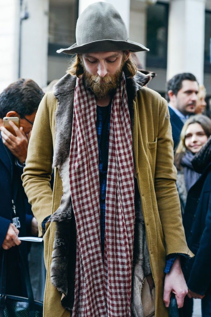 exemple de veste homme décontracté boheme champetre avec barbe hipster et echarpe