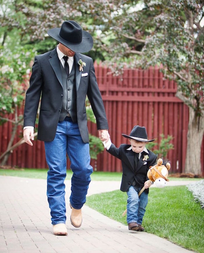 tenue mariage champetre homme et garcon style cow boy country jean et veste costume noire
