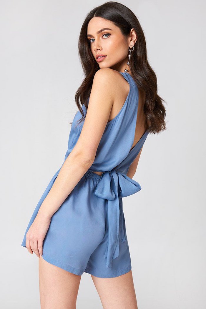 Porter une combinaison femme soirée bleu claire, combinaison mariage style bohème chic, tenue originale pour femme