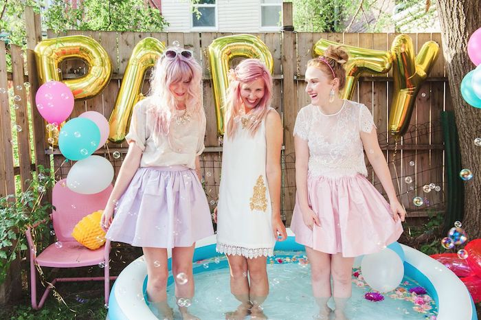 une-idée-coloré-de-party-avec-piscine-sans-budget-idée-activité-evjf-week-end-enterrement-de-vie-de-jeune-fille-pas-cher Idée activité evjf week end enterrement de vie de jeune fille pas cher party à la piscine gonflable