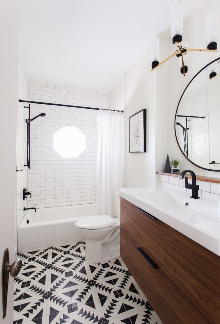 idée déco de salle de bain en blanc et noir avec meuble bois foncé, modèle de miroir rond à cadre noir mate
