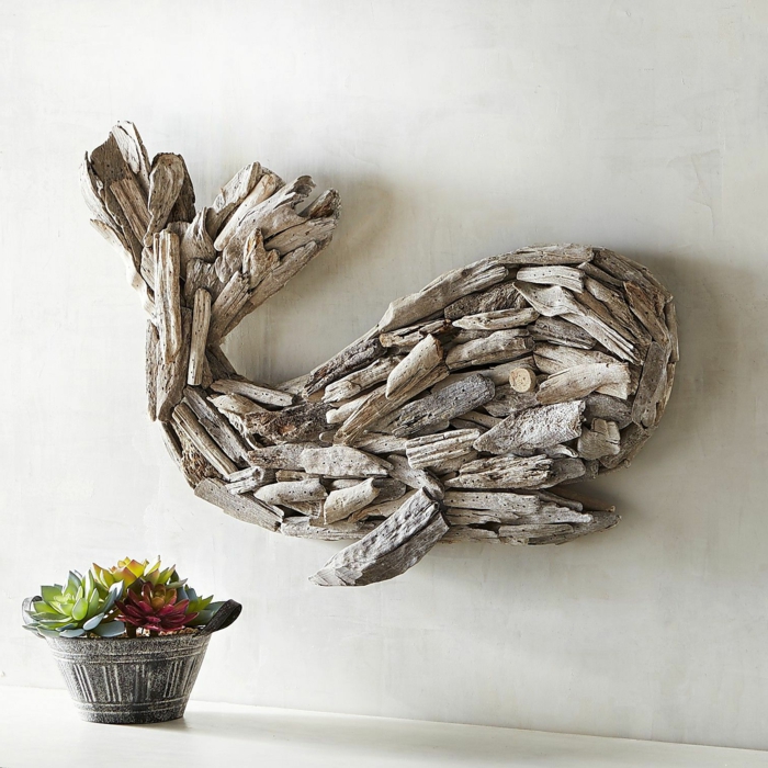 bois flotté déco baleine, petit pot de fleur avec succulents, décoration murale bois flotté