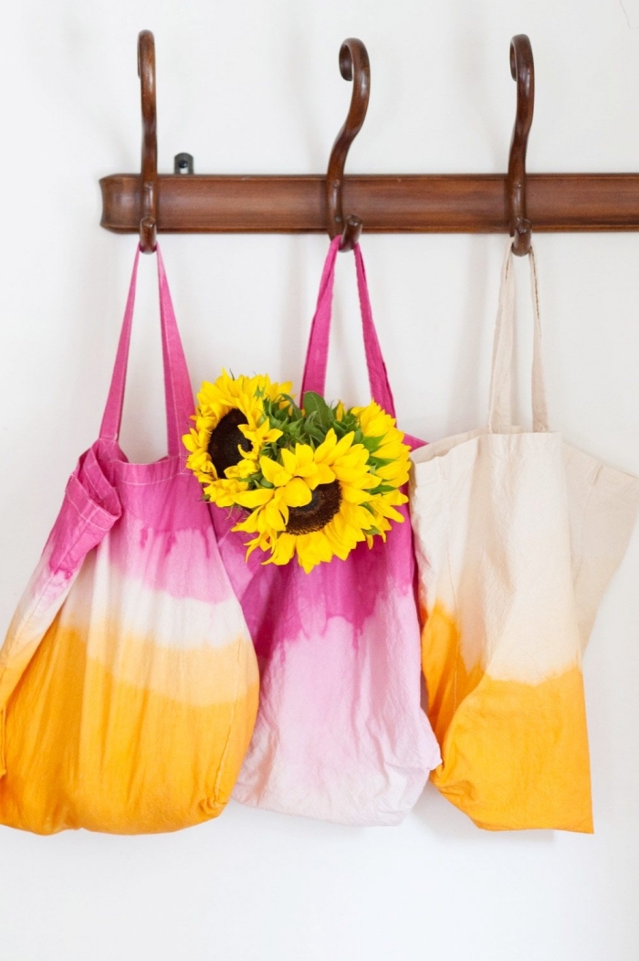 modèle de tote bag personnalisé avec peinture pour textile à design ombré, exemple de sac cabas DIY en rose et orange