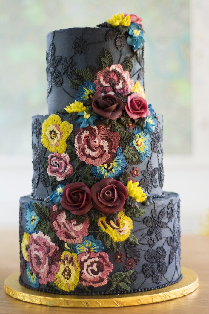 Le plus beau gateau du monde, pate a sucre originale idée crochet, image de gateau de mariage noir avec broderie de crème sucré, idée de sujet gateau mariage