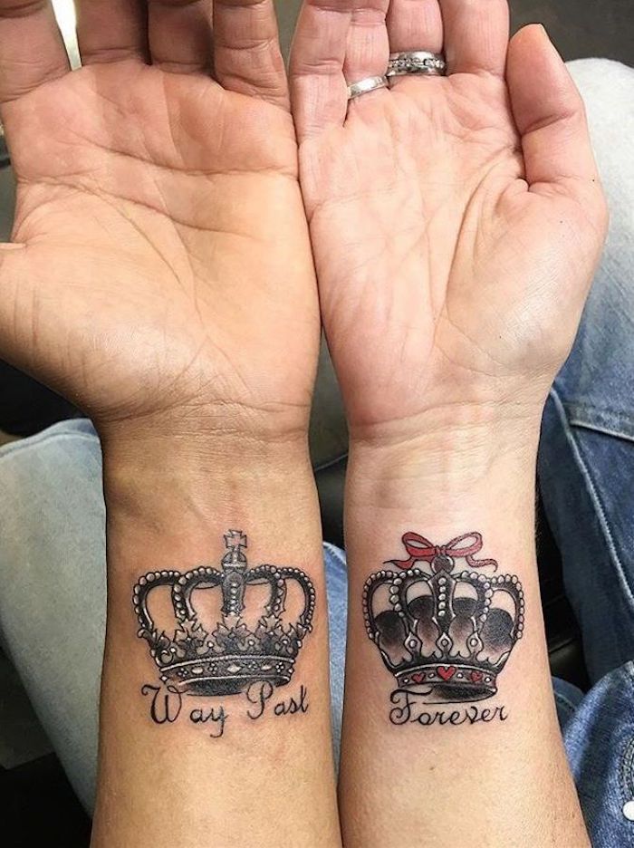Couronne royale tatouage symbole, tatouage de couple, cool idée tatou pour deux simple avec couronne
