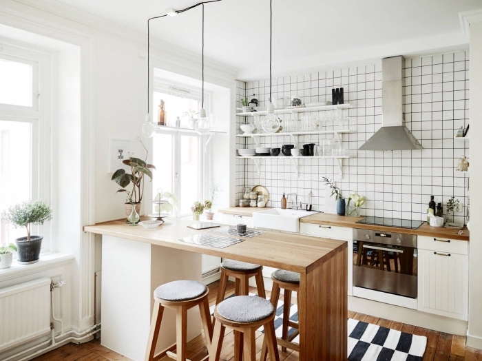 idée d'aménagement d'un ilot central dans une petite cuisine scandinave en blanc et bois, ilot central minimaliste en bois qui joue le rôle d'un comptoir et d'un coin bar