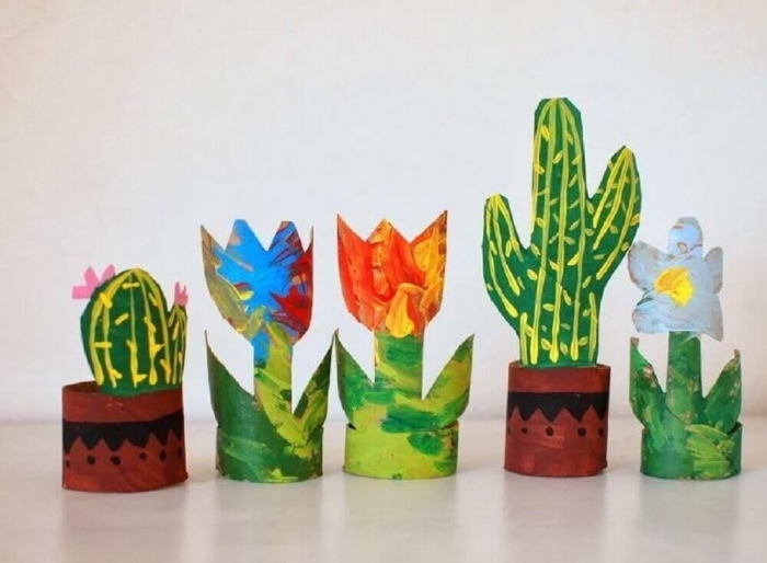 deco recup facile avec des pots de fleurs et de cactus décoratifs réalisés en rouleaux de papier toilette recyclés