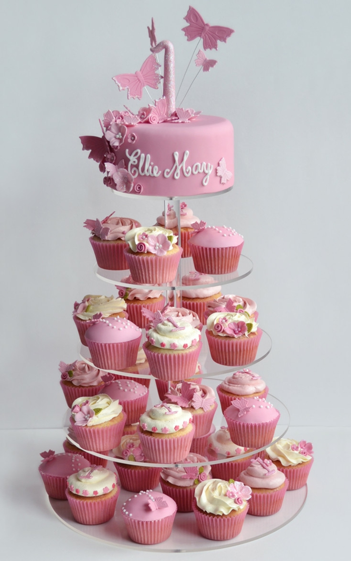 gâteau en cupcakes roses, dessert festive facile à préparer, présentoir gâteau étages