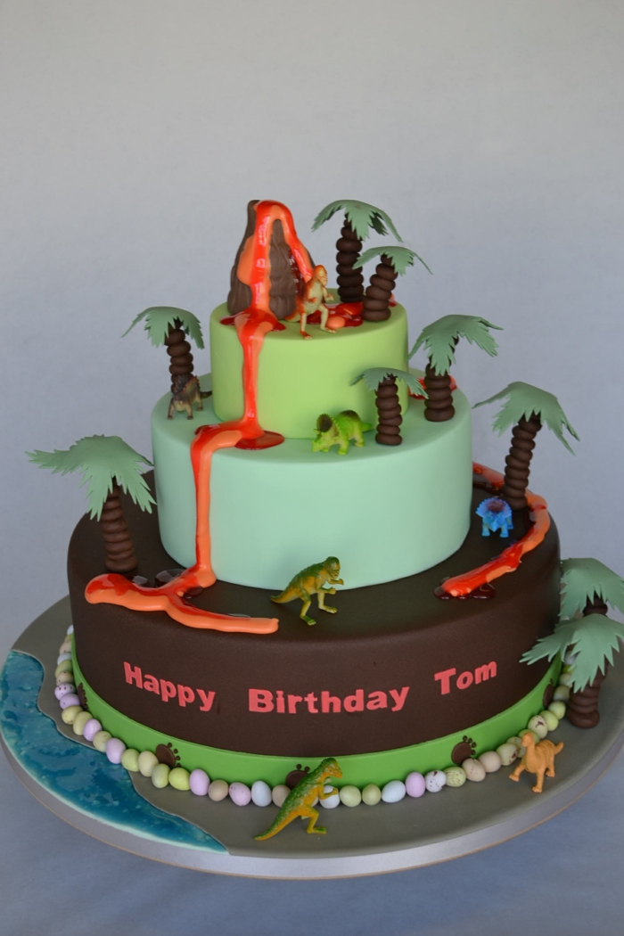 pièce montée d'anniversaire, gateau anniversaire chocolat, gateau dinosaures, gateau d'anniversaire personnalisé