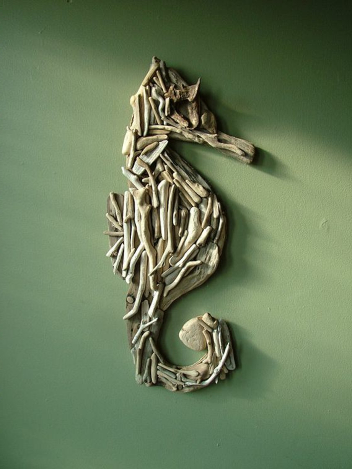 dragon de mer avec batons de bois flotté, décoration murale bois flotté