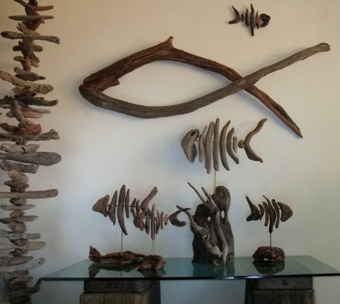 sculptures en bois flotté, squelettes de poissons, bois flotté déco, exposition d'objets en bois flotté