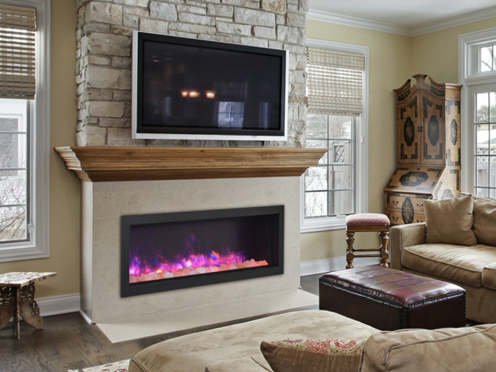 salon style traditionnel, cheminée électrique, tabouret en cuir, sofas beiges