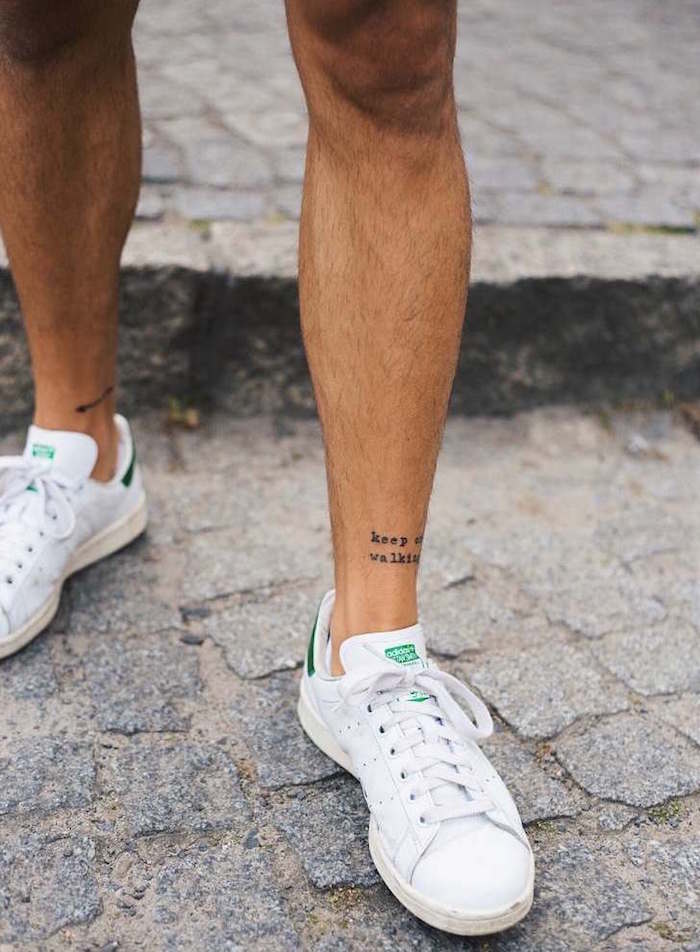 petit tatouage cheville tibia homme discret écriture phrase typo keep walking