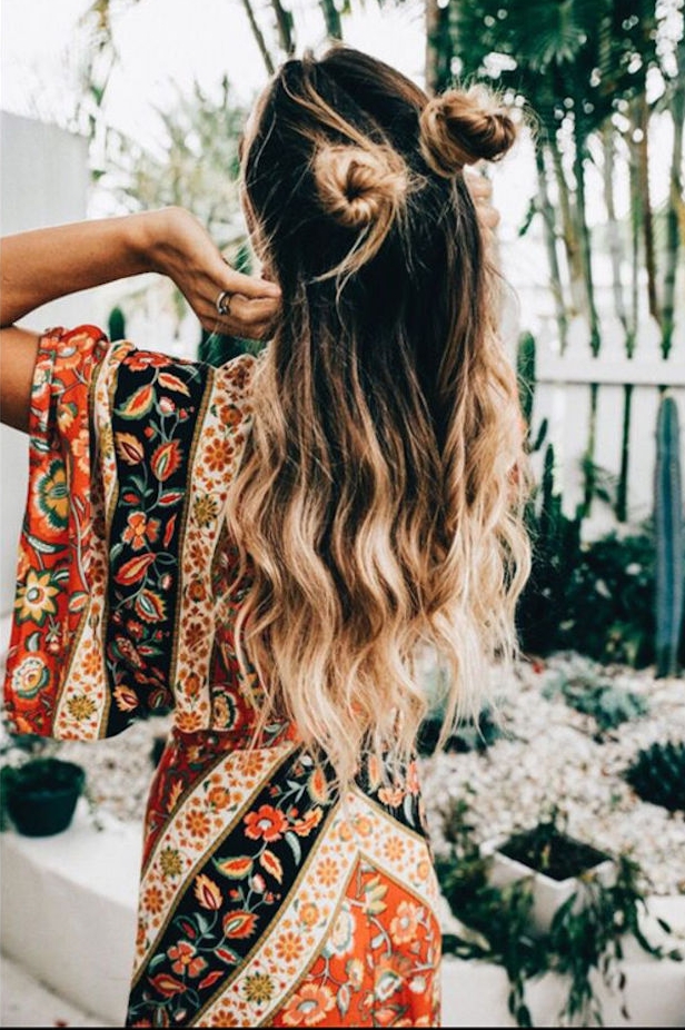 Belle coiffure bohème, idee coiffure mariage 2018 été, tendance coiffure estivale, originale idée de coiffure hippie chic