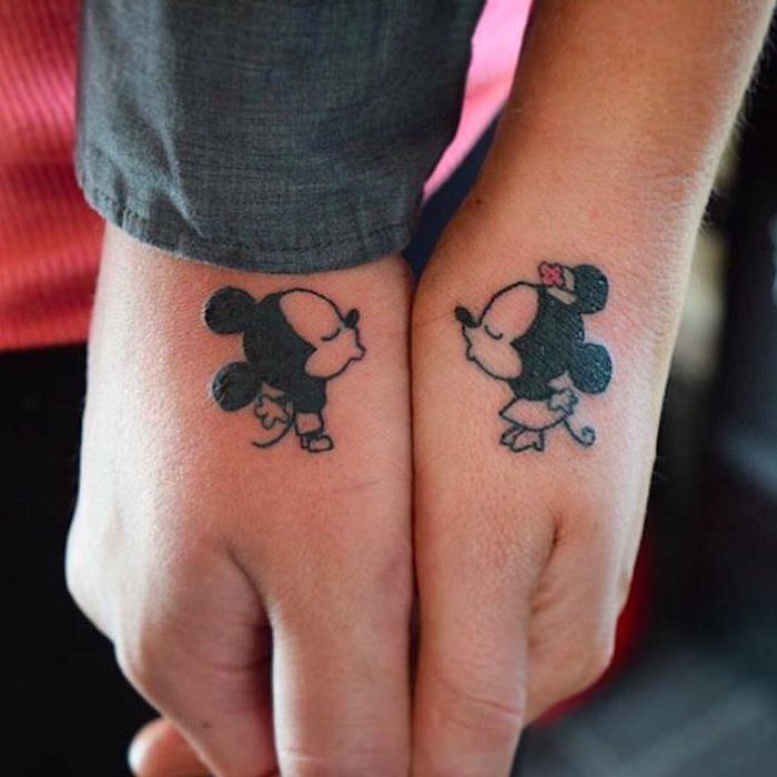 tatouage amour et fidelite Minnie et Mickey mouse, tatouage amour éternel, aimer fortement 