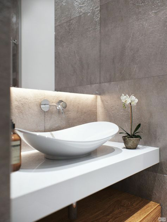 petite salle de bain moderne, pinterest salle de bain, decoration petite salle de bain, salle de bain aux murs recouverts de dalles en marbre grisâtre 