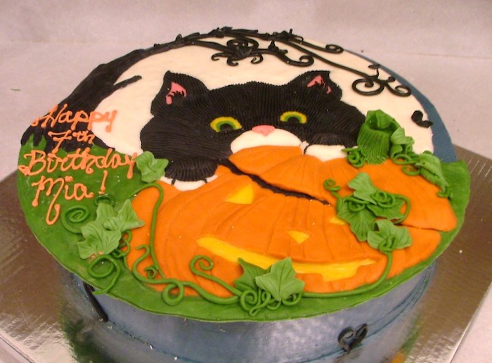 Mignon gateau d anniversaire garçon gateau anniversaire rigolo spécifique, chat noir dessin sur gateau
