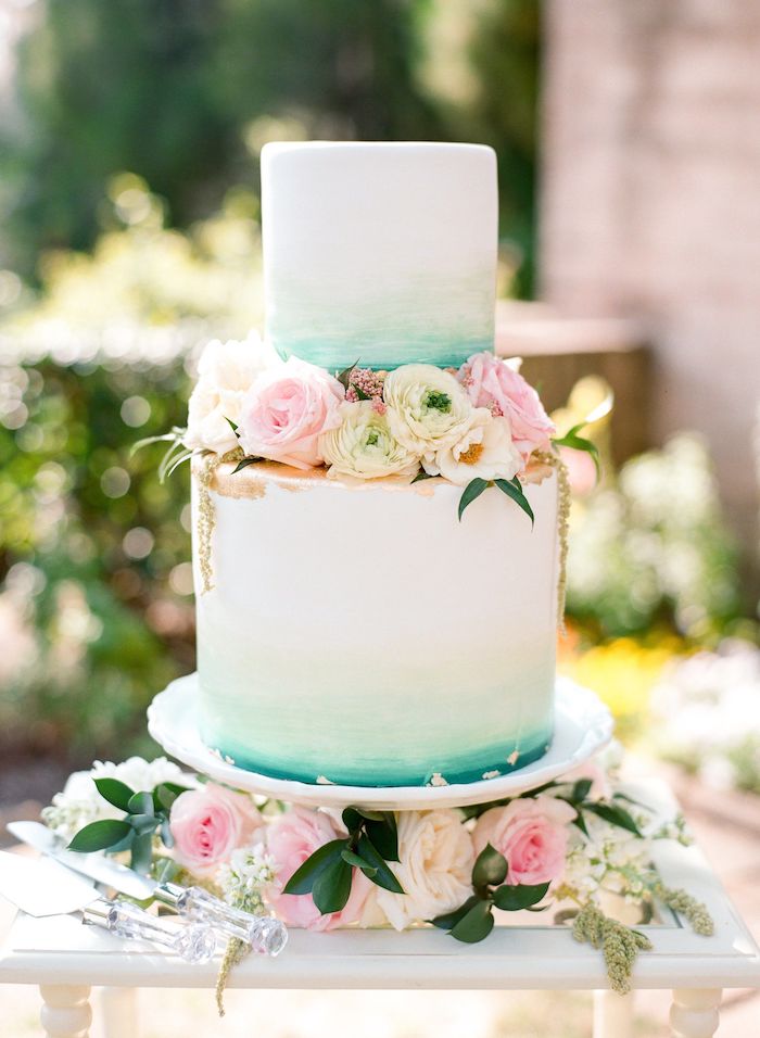 Idée gateau wedding cake pour votre mariage magique, support gateau mariage chouette idée