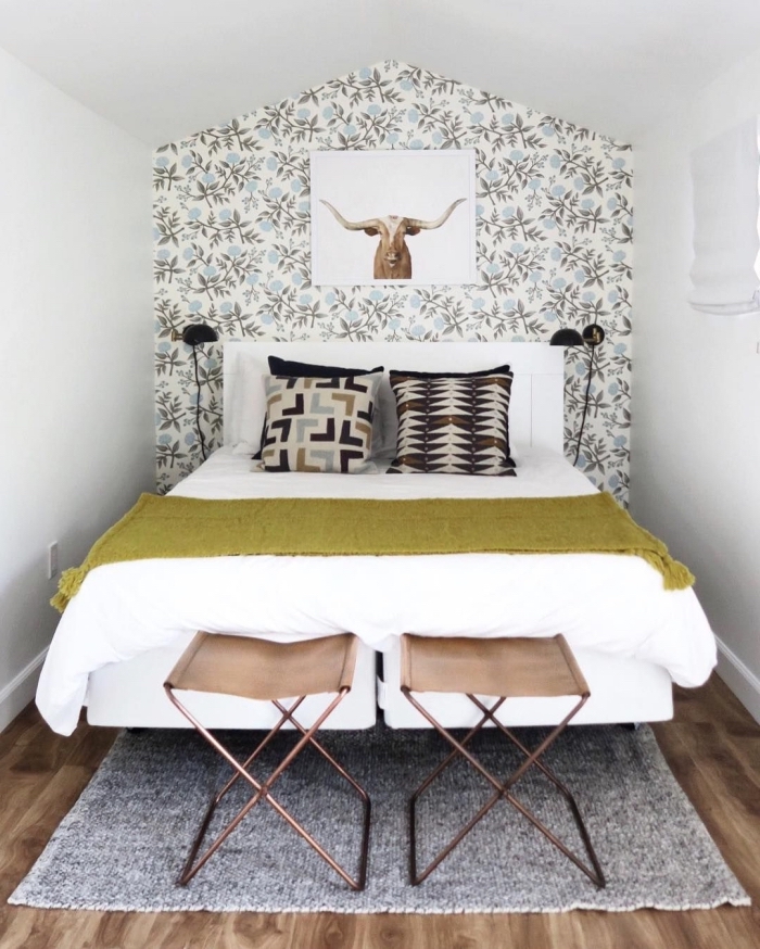 papier peint tête de lit à motif végétal pour une déco murale vintage chic dans la petite chambre à coucher ethnique