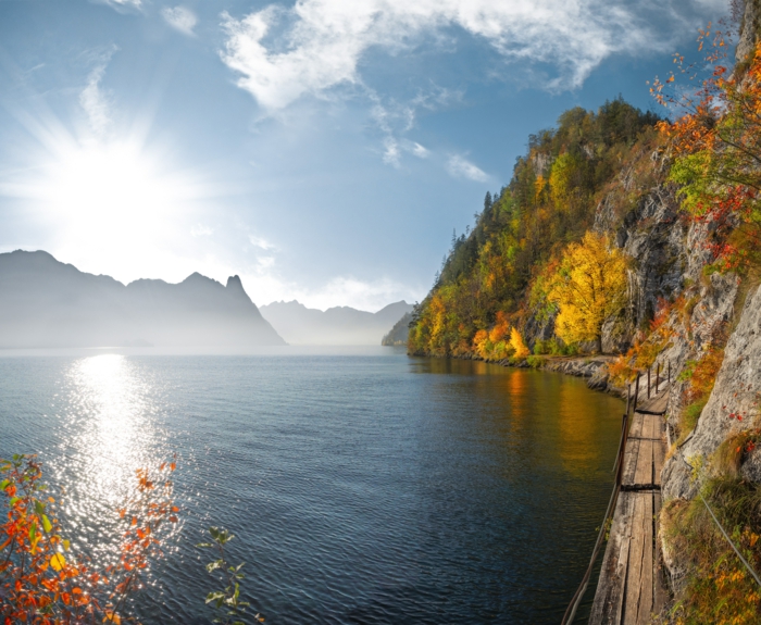 lac dans la montagne, images fond d'écran jolies, lever du soleil, arbres aux feuilles jaunes