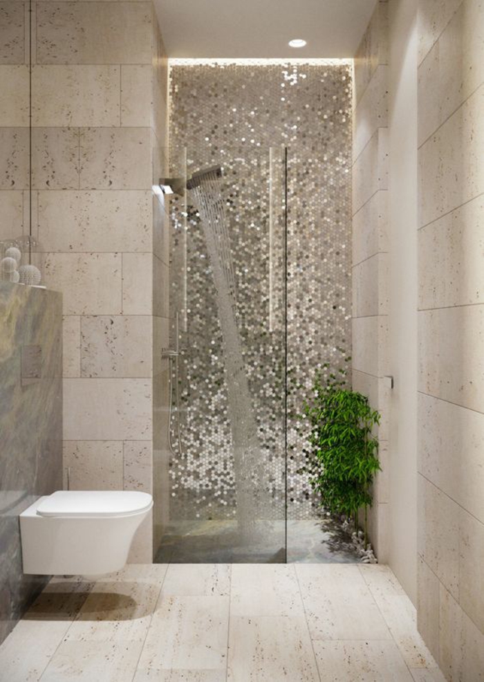 decoration petite salle de bain, salle de bain nature, douche italienne avec un mur recouvert de particules brillantes lumineuses, illumination discrète 