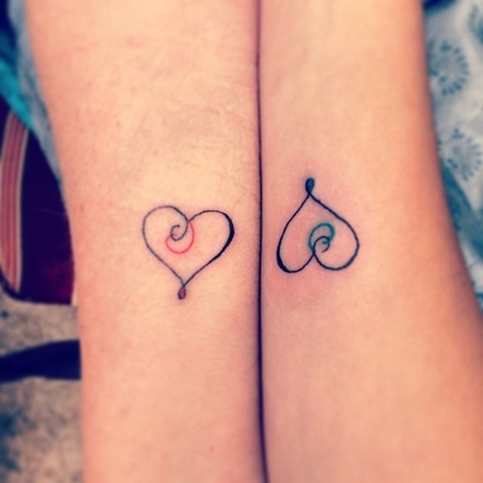 Coeur original en petit tatouage discret, idée pour les couples amoureux, dessin tatouage de couple, tatouage couronne